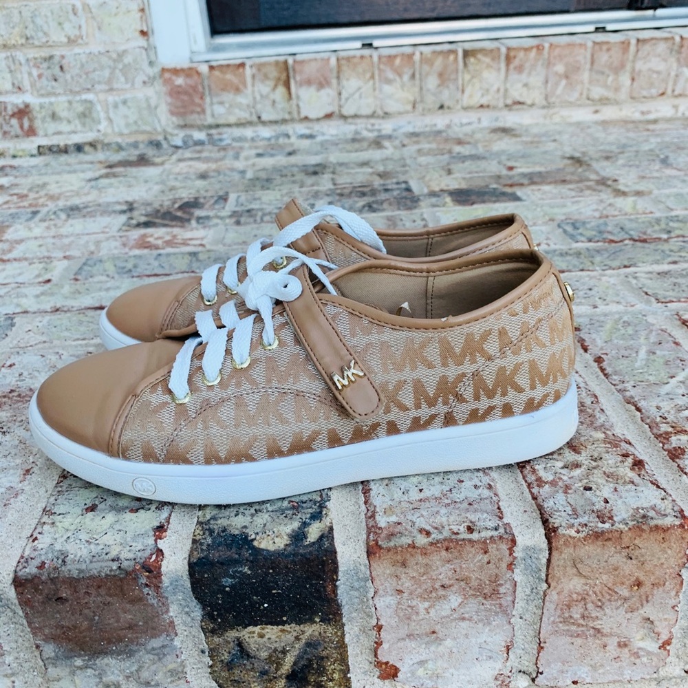Micheal Kors Girl’s Shoes Size 4